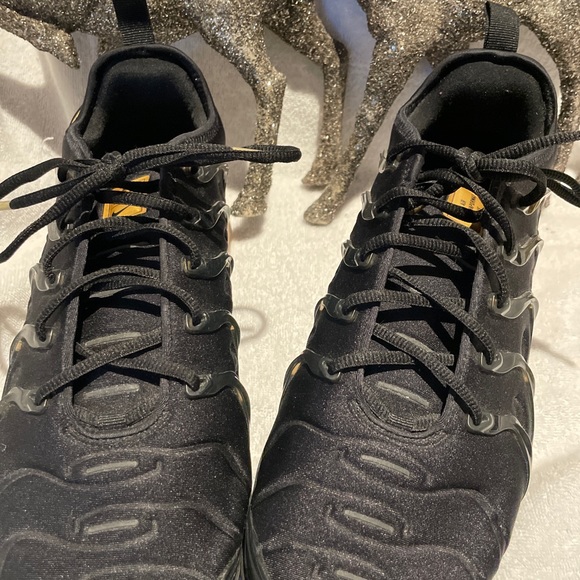 AUTHENTIC NIKE AIR VAPORMAX PLUS - Picture 4 of 12